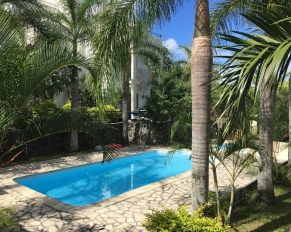Palm Green Villa with pool in center of Grandbaie