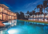 Victoria Beachcomber Resort & Spa – Victoria for 2 – Adults Only